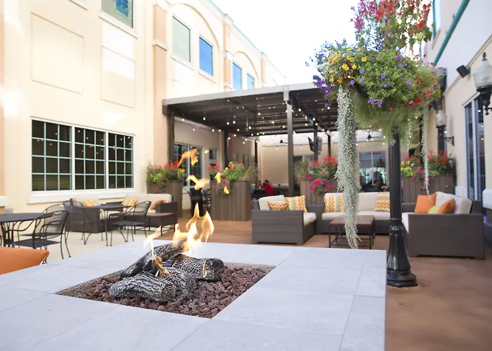 Isle Of Capri Casino Hotel Boonville & Casino - A Caesars Rewards Destination