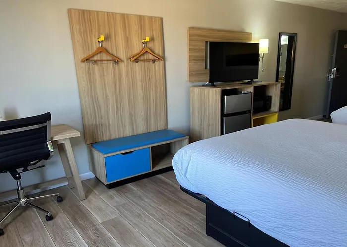 Days Inn By Wyndham Warrensburg